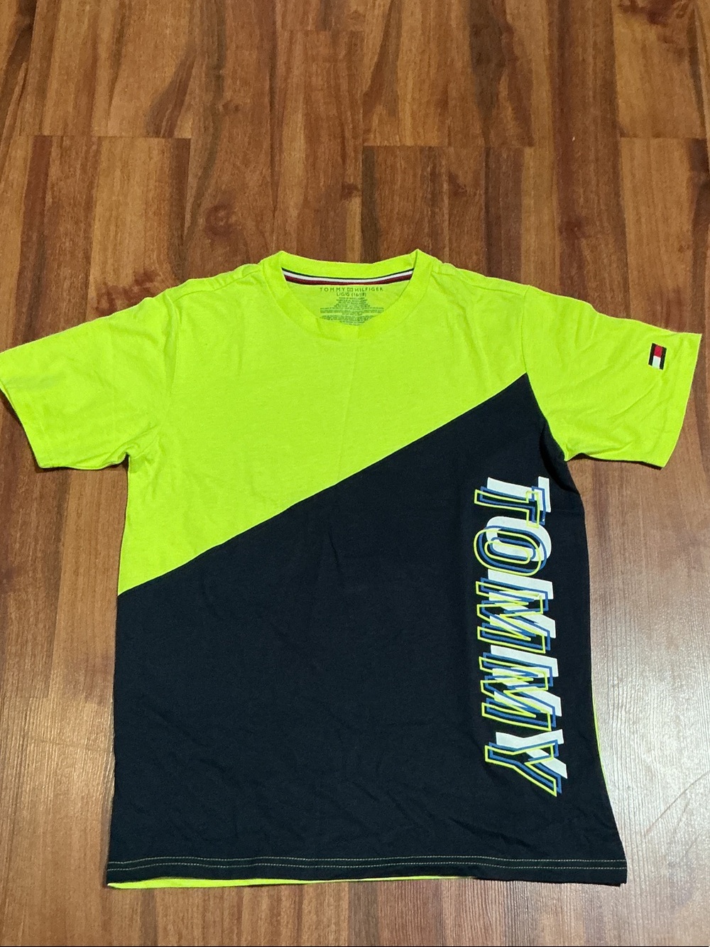 Tommy Hilfiger Neon Green and Black Diagonal Logo Tee new sz 16 18 kids